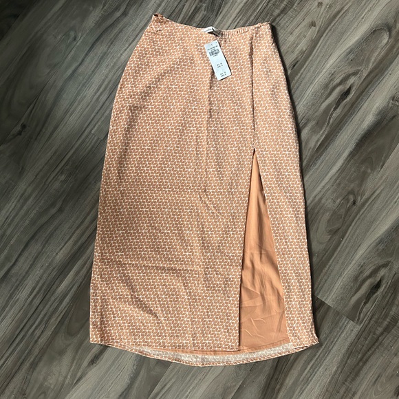 Abercrombie and Fitch dipped waist midi length skirt - Picture 1 of 6